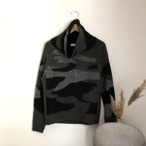 Evereve Camo Cowl Sweater Small